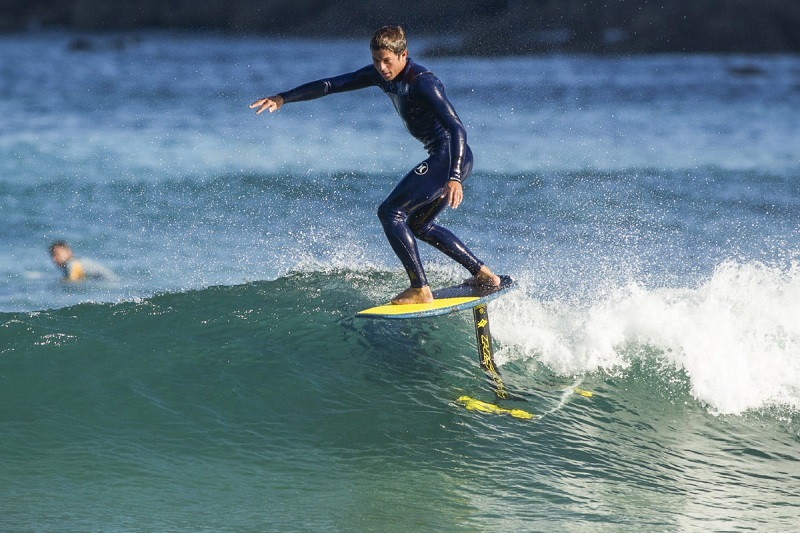 Come impare a fare surf foil